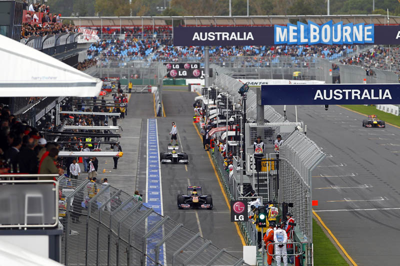 2011_Australian_GP_pit_lane