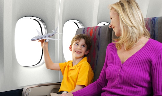 mom-child-airplane