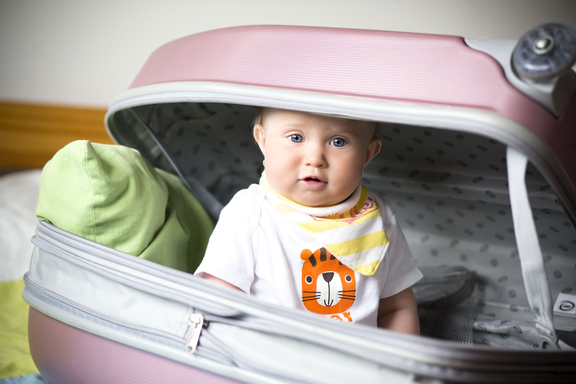baby-in-the-suitcase
